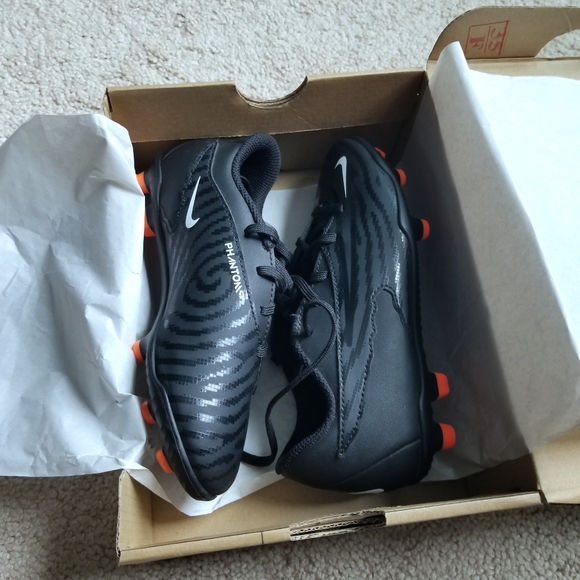 Nike Soccer Cleats Jr Phantom GX club FG/MG - Picture 6 of 10